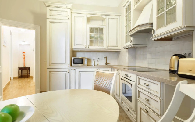 Kotelnicheskaya Royal Tower