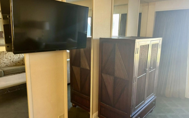 Jockey Resort Suites Center Strip