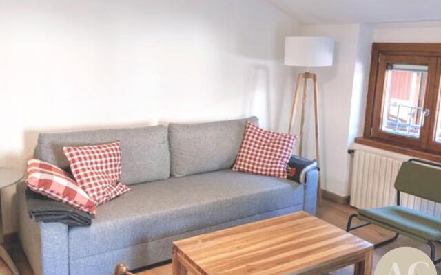 Square Apartment in Ponte di Legno