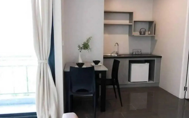 RQ Bangkok Sukhumvit 107 by Collection O