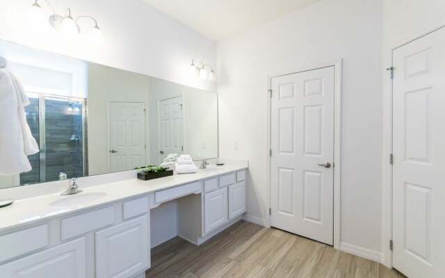 Solterra - 6112 Broad Oak Drive