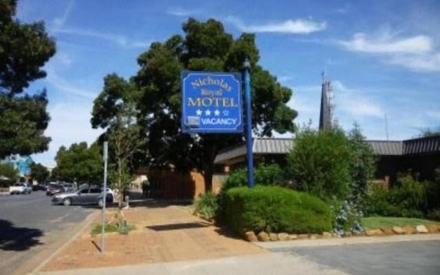 Nicholas Royal Motel