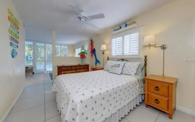 2 Bedroom Waterfront Pool Side!