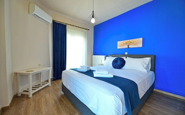 Royal Blue Central House by Checkin