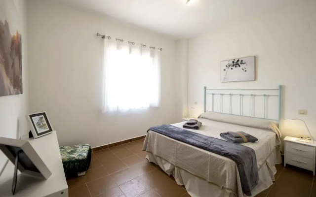 Cosy Apartment With Shared Pool