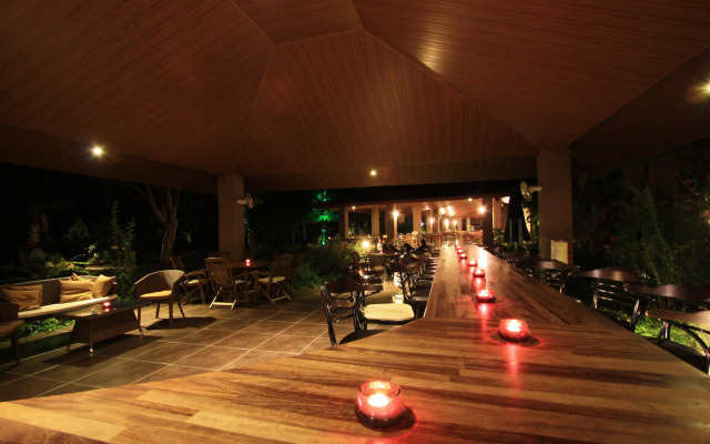 Hotel Holiday Calbis