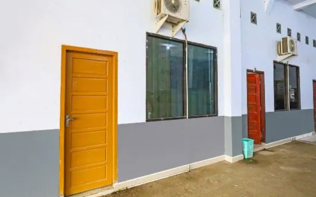 Oyo 92230 Penginapan Metro Parepare