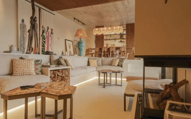 CL M Villa Retreat by Cadenzalux