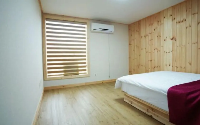 Gotjawal Geomun Oreum Pension
