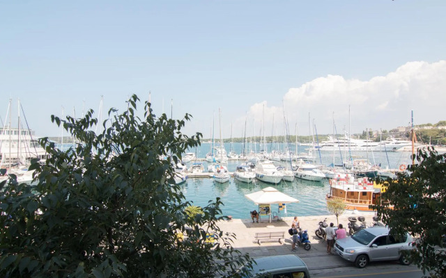 Harbour-Apartment with sea view and parking spot