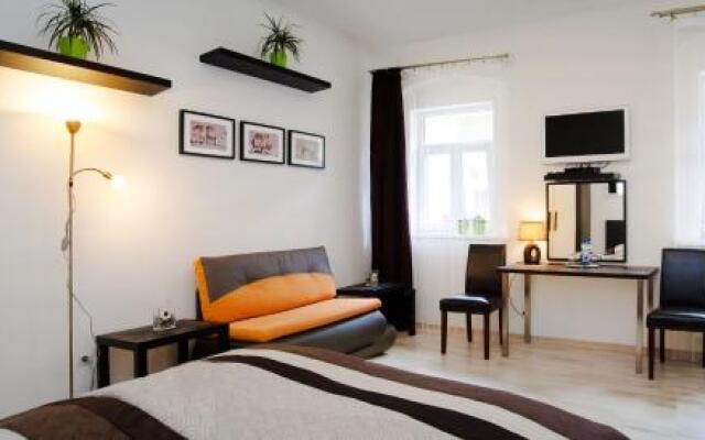 Leo Apartment