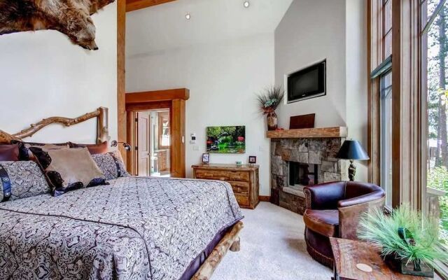 Hatari Lodge 5 Bedroom Home by RedAwning