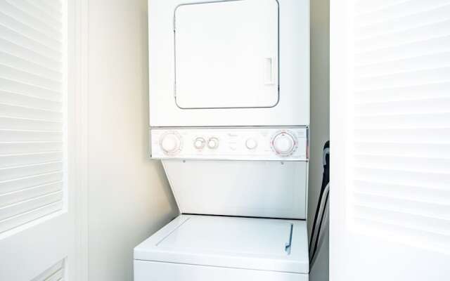 WanderJaunt Famosa 2BR Point Loma