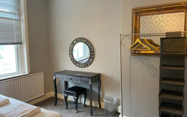 Sunflower Suite under Sasco Apartments