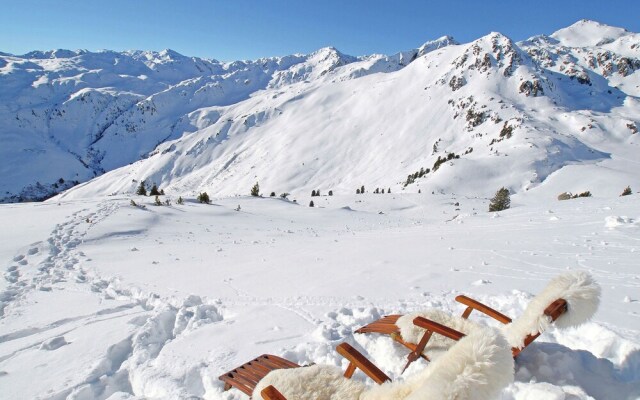 Hilltop Apartment in Hart im Zillertal near Ski Area
