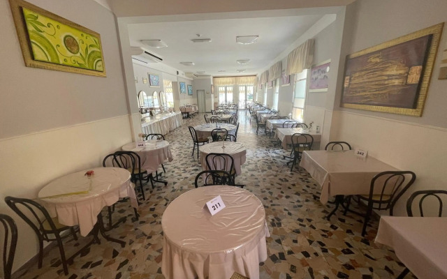 Hotel Moroni