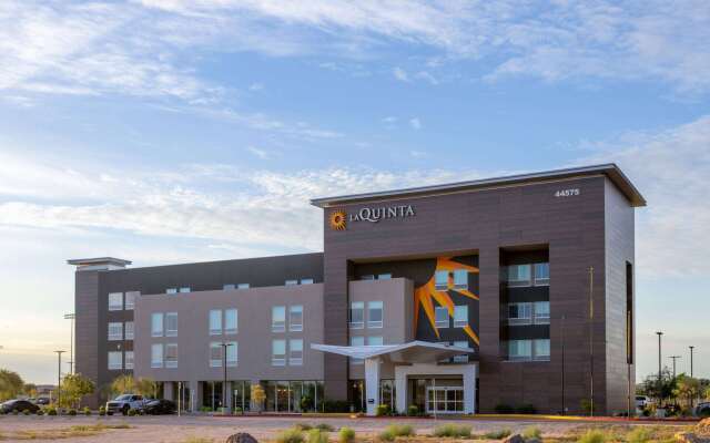 La Quinta Inn & Suites by Wyndham Maricopa - Copper Sky