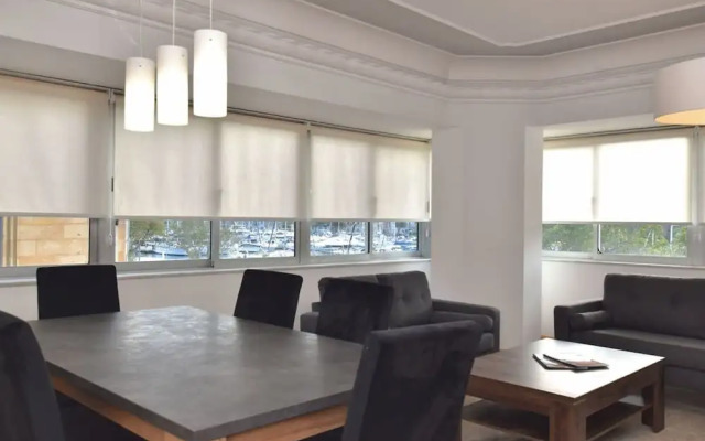 2 Bedroom Central Spacious With Sea Views