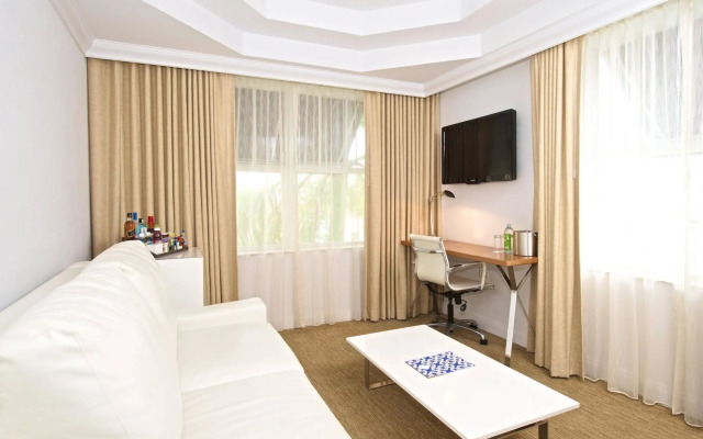 Blue Moon Hotel, Autograph Collection