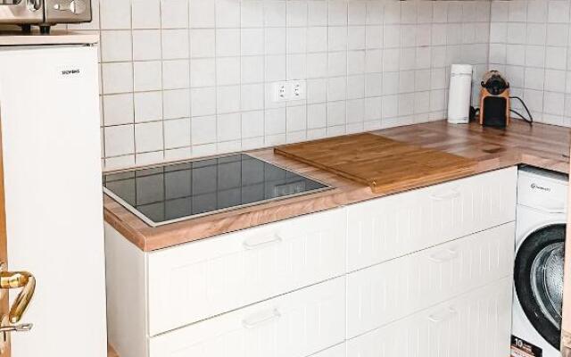 Schöne Wohnung, eigene Terrasse, privater Parkplatz, Wi-Fi, Waschmaschine, 3P