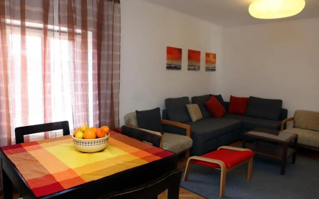 Spacious Piran Central Apartment for 5 Pax BG