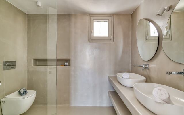 Lil Paros Luxury suites