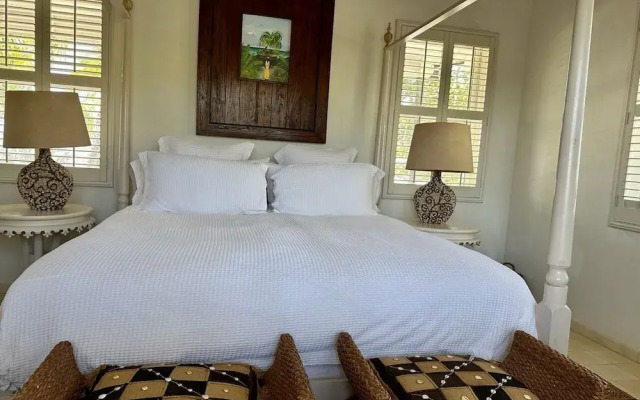 Shangri-La Serenity: Beach Villa With Views
