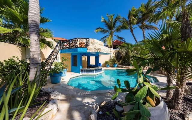 Luxury 4br4ba Villa w Hottub Pool Ocean Views