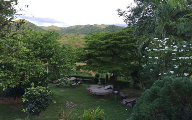 Baandin Huaiphung Resort