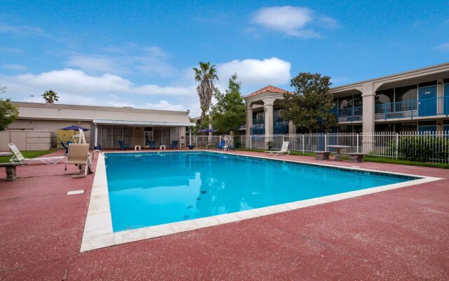 Calloway Inn & Suites