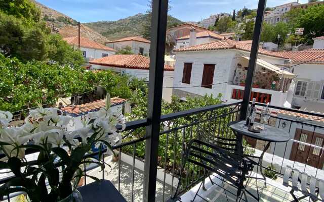 Douskos Uptown Living Hydra