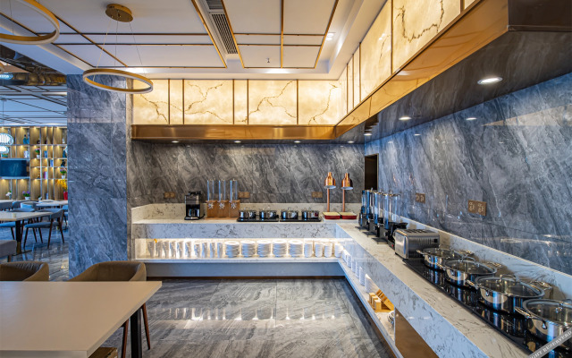 Poltton International Server Apartment(铂顿国际公寓（象州梦幻夜金象路店）)