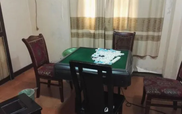 Huahong Hotel (Jiuhuashan Qingyang RT-Mart)