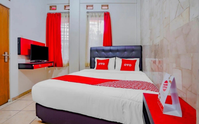 OYO Life 90035 Merci Club