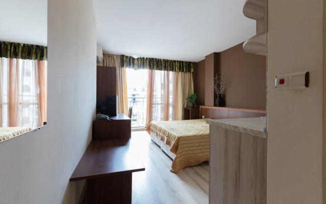 Lovely Studio with Kitchenette & Balcony in Avalon Complex