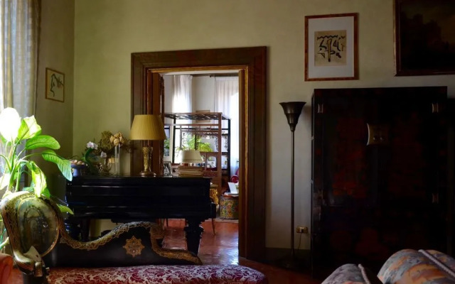 Exclusive Cairoli Apartment