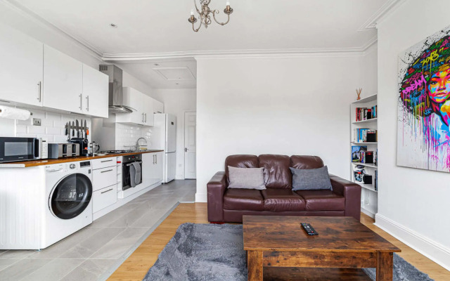 Bright West Ealing Abode