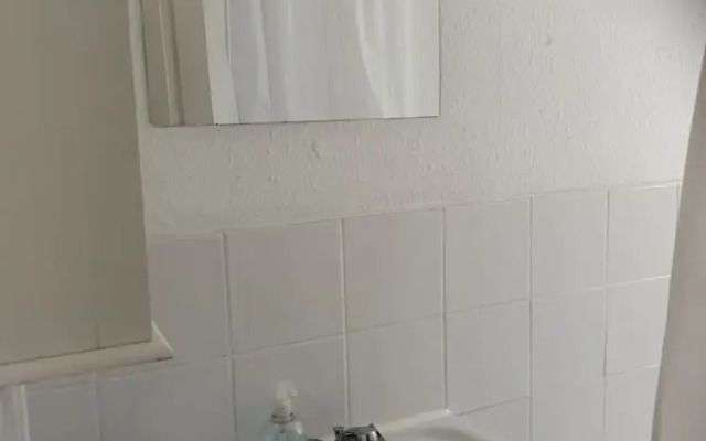 Apartment-sleeps3-parking-garden-internet