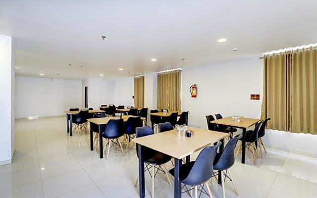 OYO SilverKey 80945 Ace Hotel
