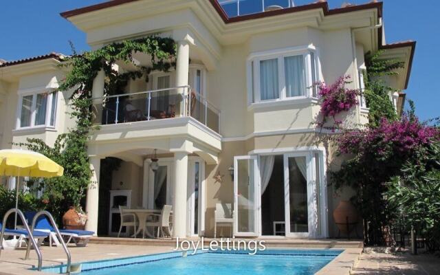Villa ST01 by JoyLettings