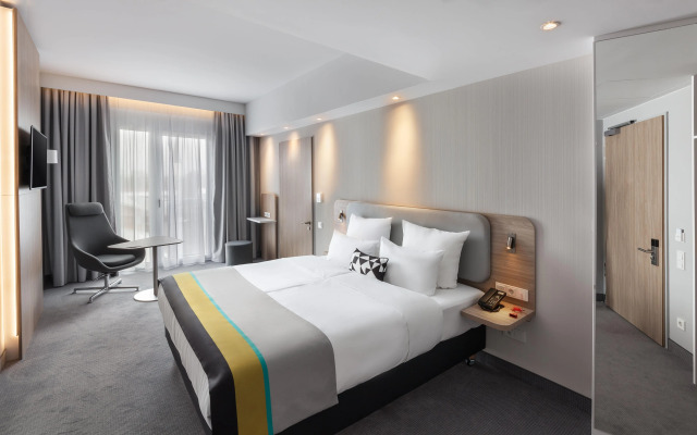 Holiday Inn Express Munich North by IHG