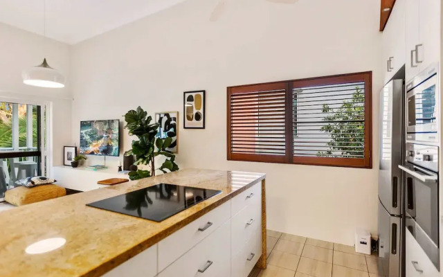 Melaleuca Hideaway - Beach Pool Free Parking