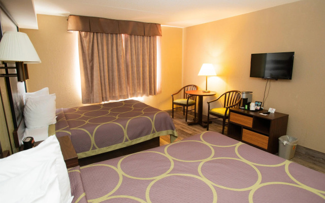 Super 8 by Wyndham Mississauga