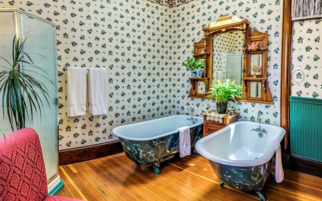 Peerless Hotel & Restaurant