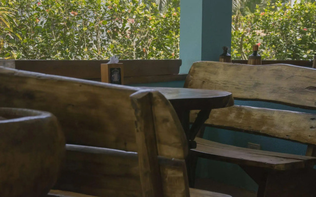 Pelican Beachfront Hotel