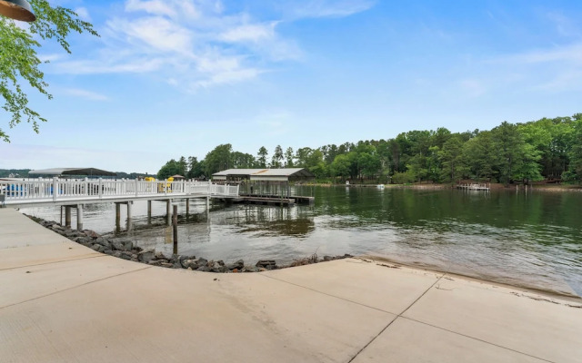 Lovin Lake Livin A Must-see!