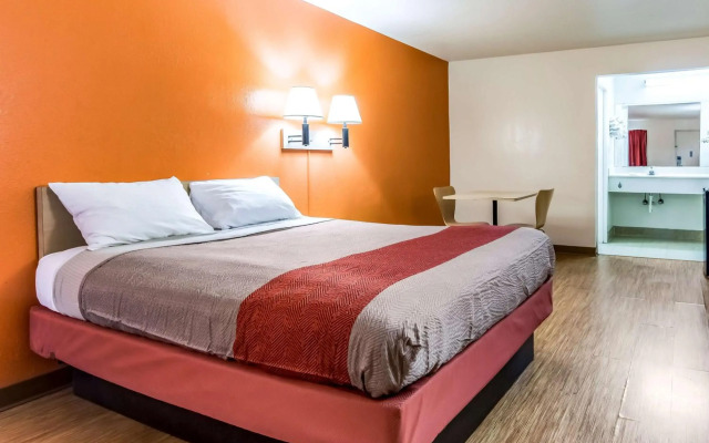 Motel 6 Raleigh, NC - Cary