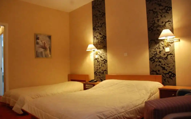 Dryas Hotel