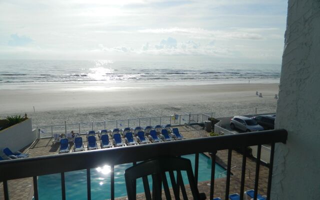 Tropical Winds Oceanfront Hotel