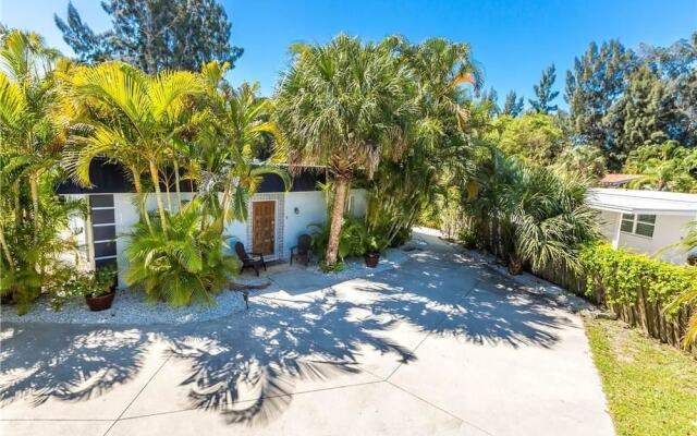 Crescent Street 1138 A - Two Bedroom Condo